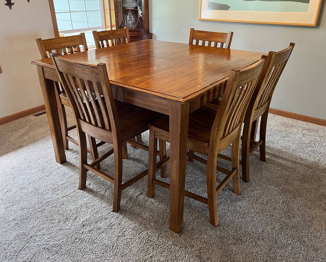 REDUCED!! LIKE NEW High End Solid Oak Mission Style Bistro Dining Table