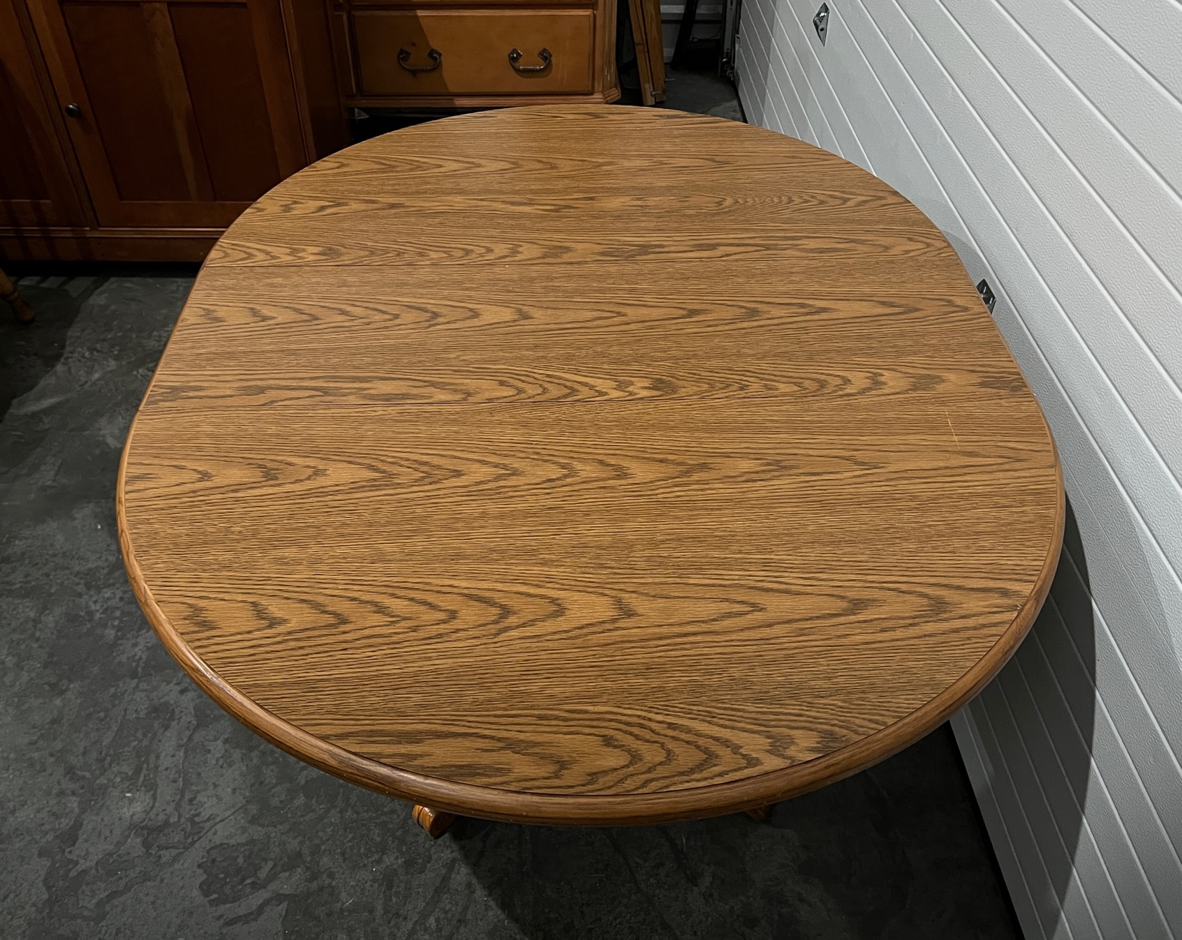 Round Oak Pedestal Dining Table With Leaf Creative Bargains   IMG 8986 